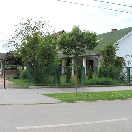 Boulevard Garden House - Free And Save Parking In The Locked Yard Чуприя Екстер'єр фото