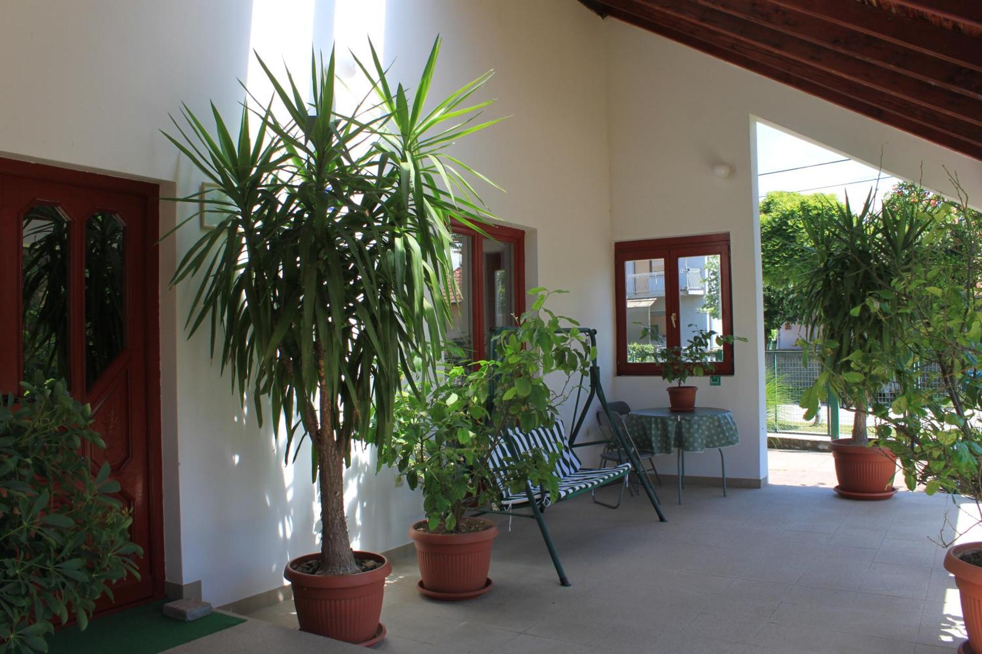 Boulevard Garden House - Free And Save Parking In The Locked Yard Чуприя Екстер'єр фото