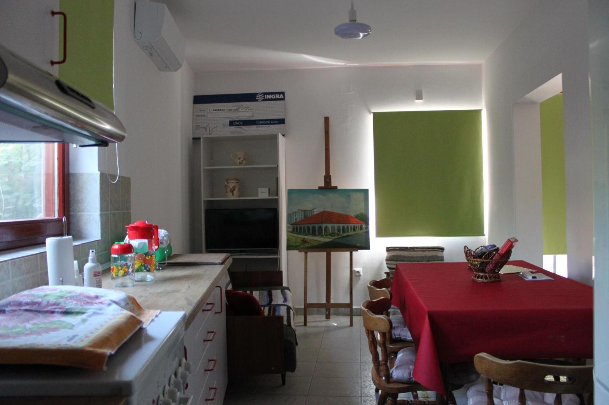 Boulevard Garden House - Free And Save Parking In The Locked Yard Чуприя Екстер'єр фото